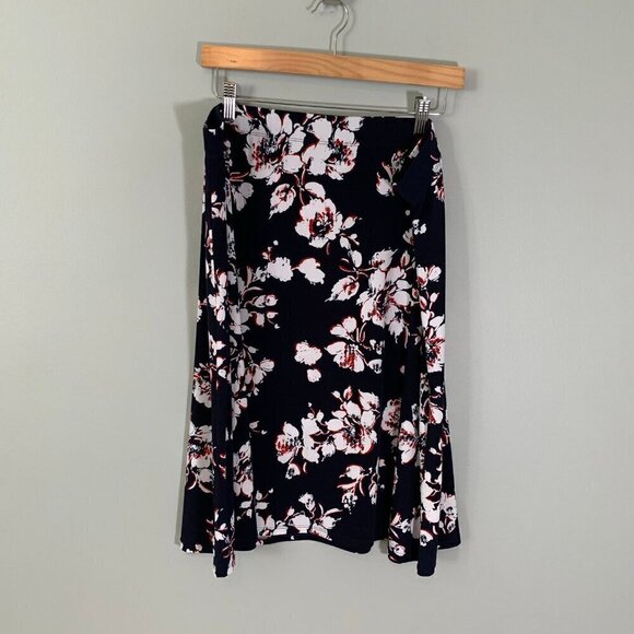 Chico's elastic waist stretch lightweight knee length skirt - Picture 1 of 6